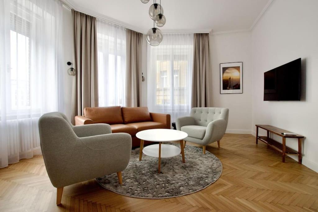 Premium Apartment By Hi - Central 2 Bedroom - Best View Будапеща Екстериор снимка