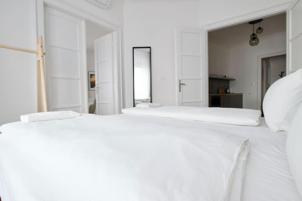 Premium Apartment By Hi - Central 2 Bedroom - Best View Будапеща Екстериор снимка
