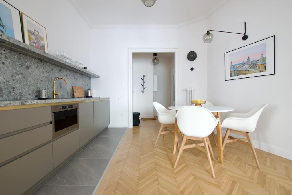 Premium Apartment By Hi - Central 2 Bedroom - Best View Будапеща Екстериор снимка