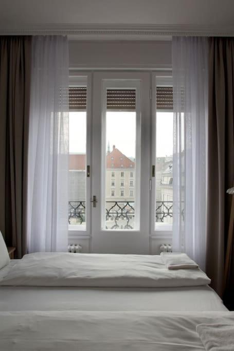 Premium Apartment By Hi - Central 2 Bedroom - Best View Будапеща Екстериор снимка