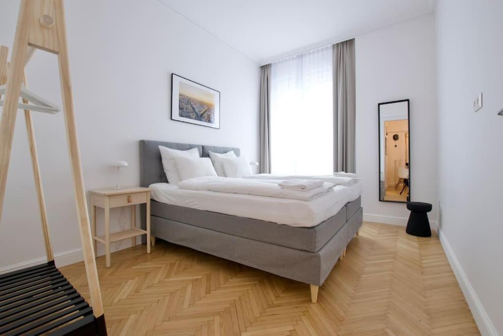 Premium Apartment By Hi - Central 2 Bedroom - Best View Будапеща Екстериор снимка