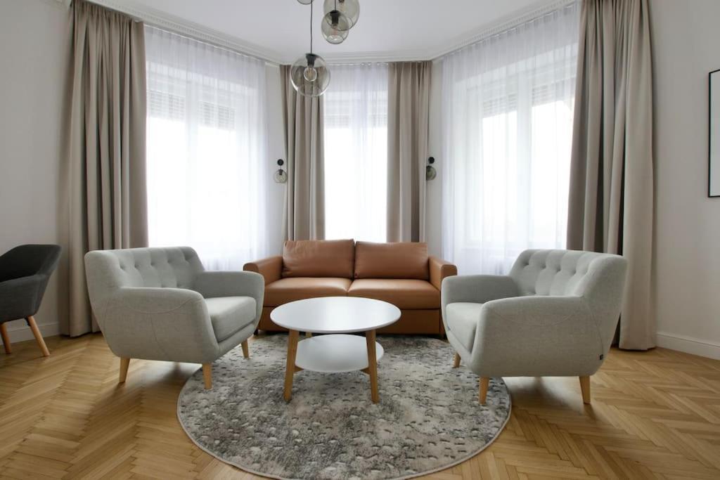 Premium Apartment By Hi - Central 2 Bedroom - Best View Будапеща Екстериор снимка