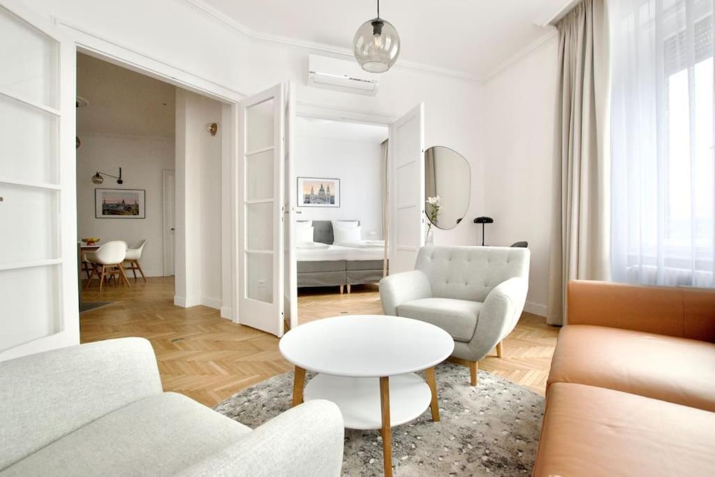Premium Apartment By Hi - Central 2 Bedroom - Best View Будапеща Екстериор снимка