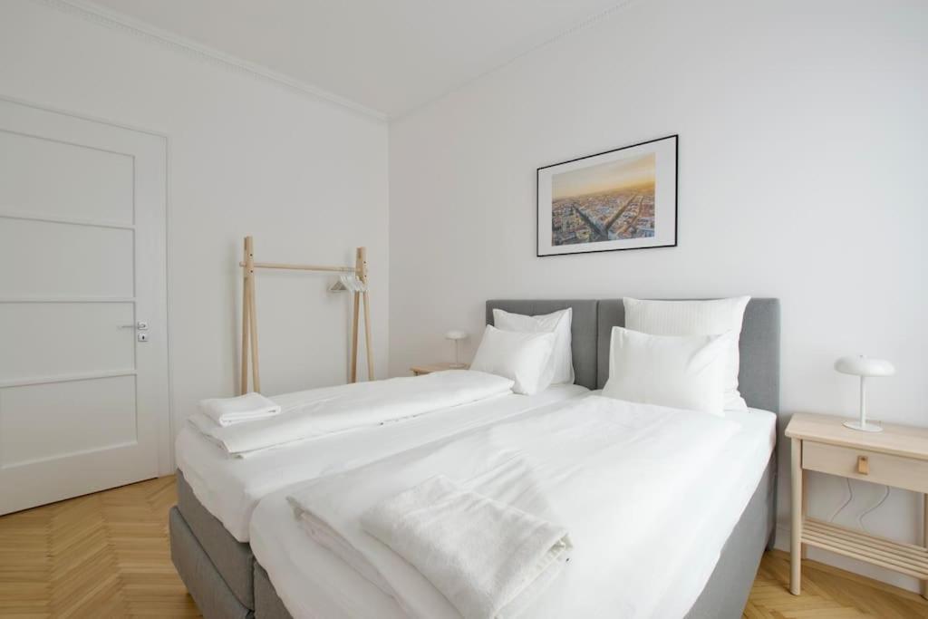Premium Apartment By Hi - Central 2 Bedroom - Best View Будапеща Екстериор снимка