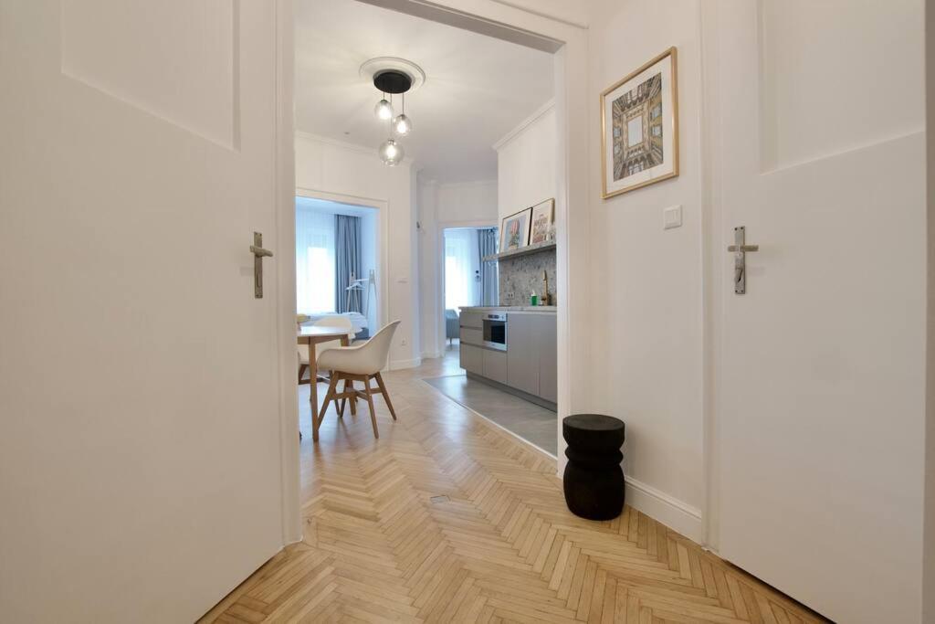 Premium Apartment By Hi - Central 2 Bedroom - Best View Будапеща Екстериор снимка