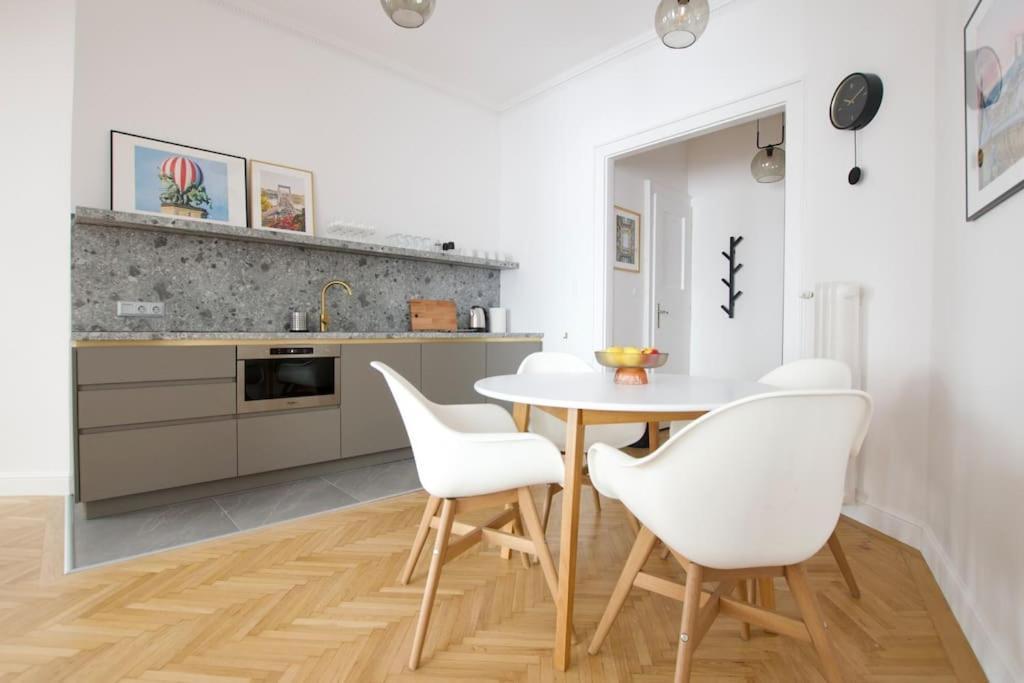 Premium Apartment By Hi - Central 2 Bedroom - Best View Будапеща Екстериор снимка