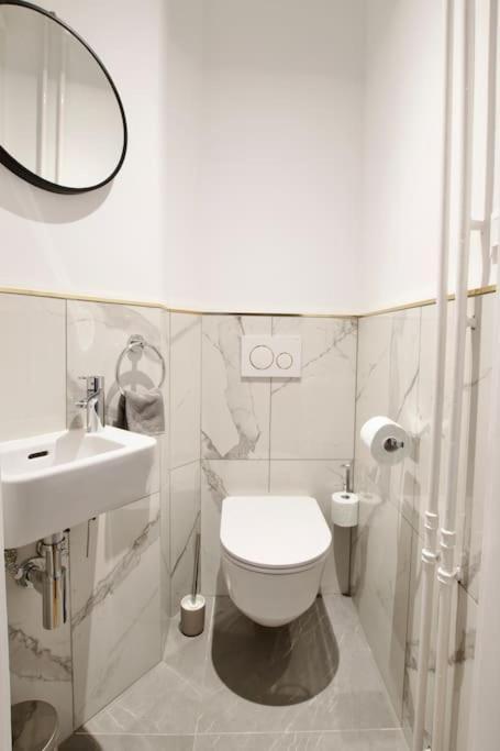 Premium Apartment By Hi - Central 2 Bedroom - Best View Будапеща Екстериор снимка